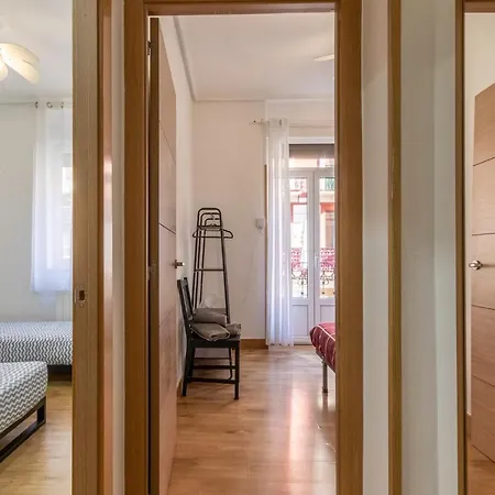 Junto Al Guggenheim Con Parking Gratuito